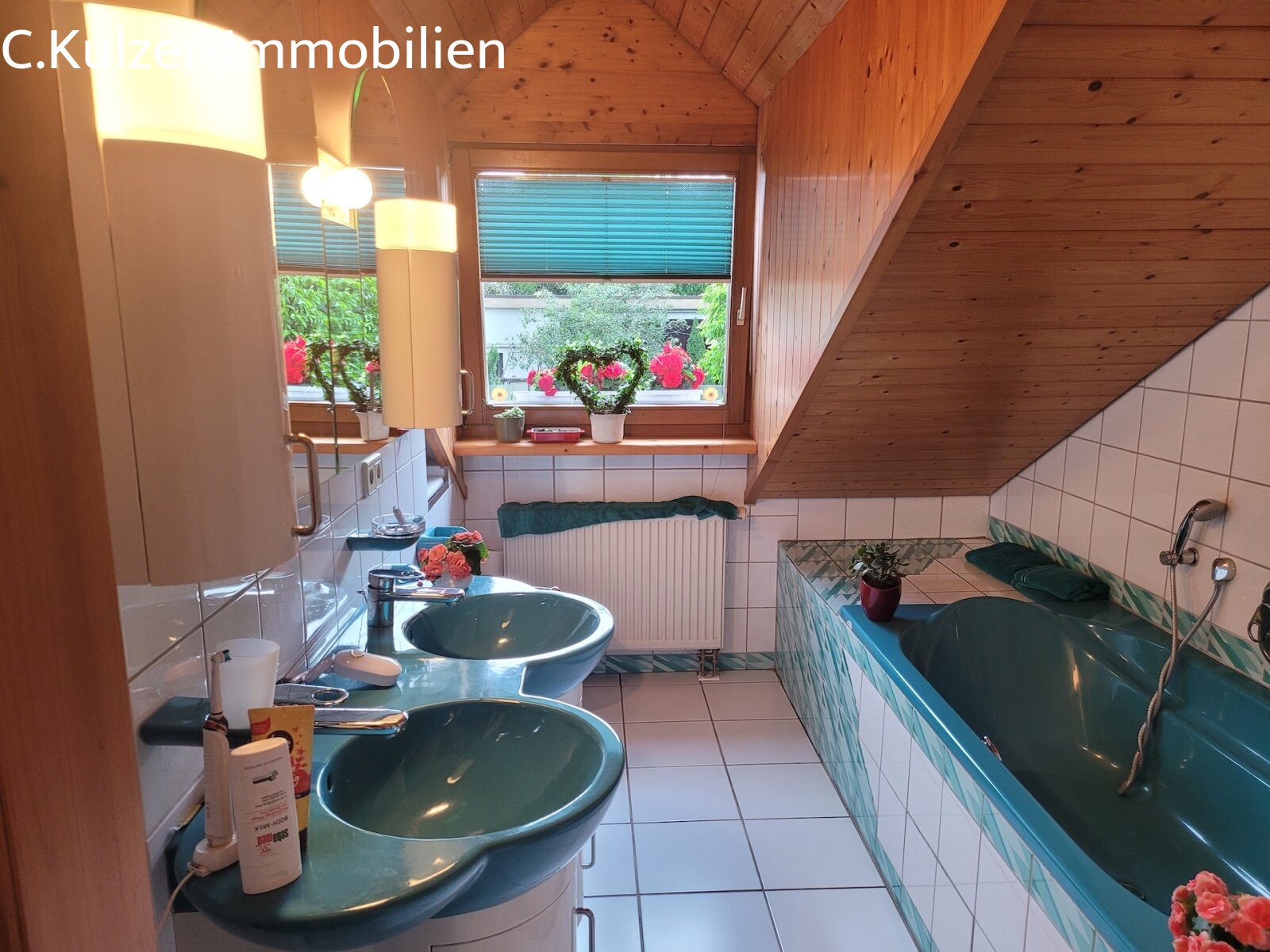 Vollbad mit Wanne und Dusche