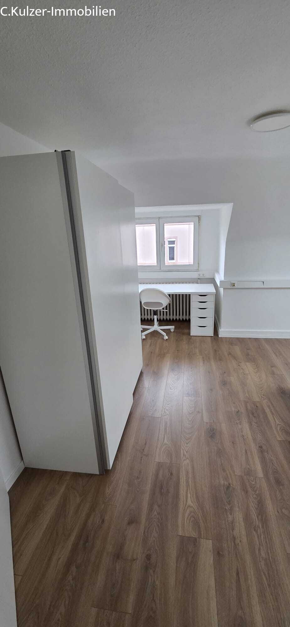 Einzelzimmer Möblierung