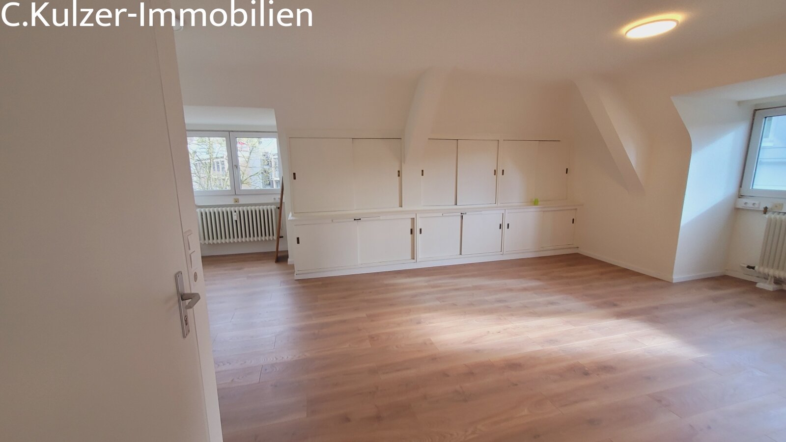 Zimmer mit Einbauschrank Zimmer mit Einbauschrank