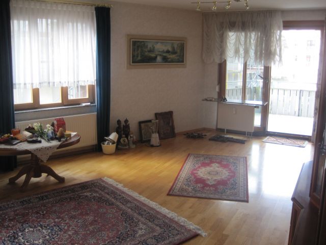 Wohnbereich mit Austritt Balkon